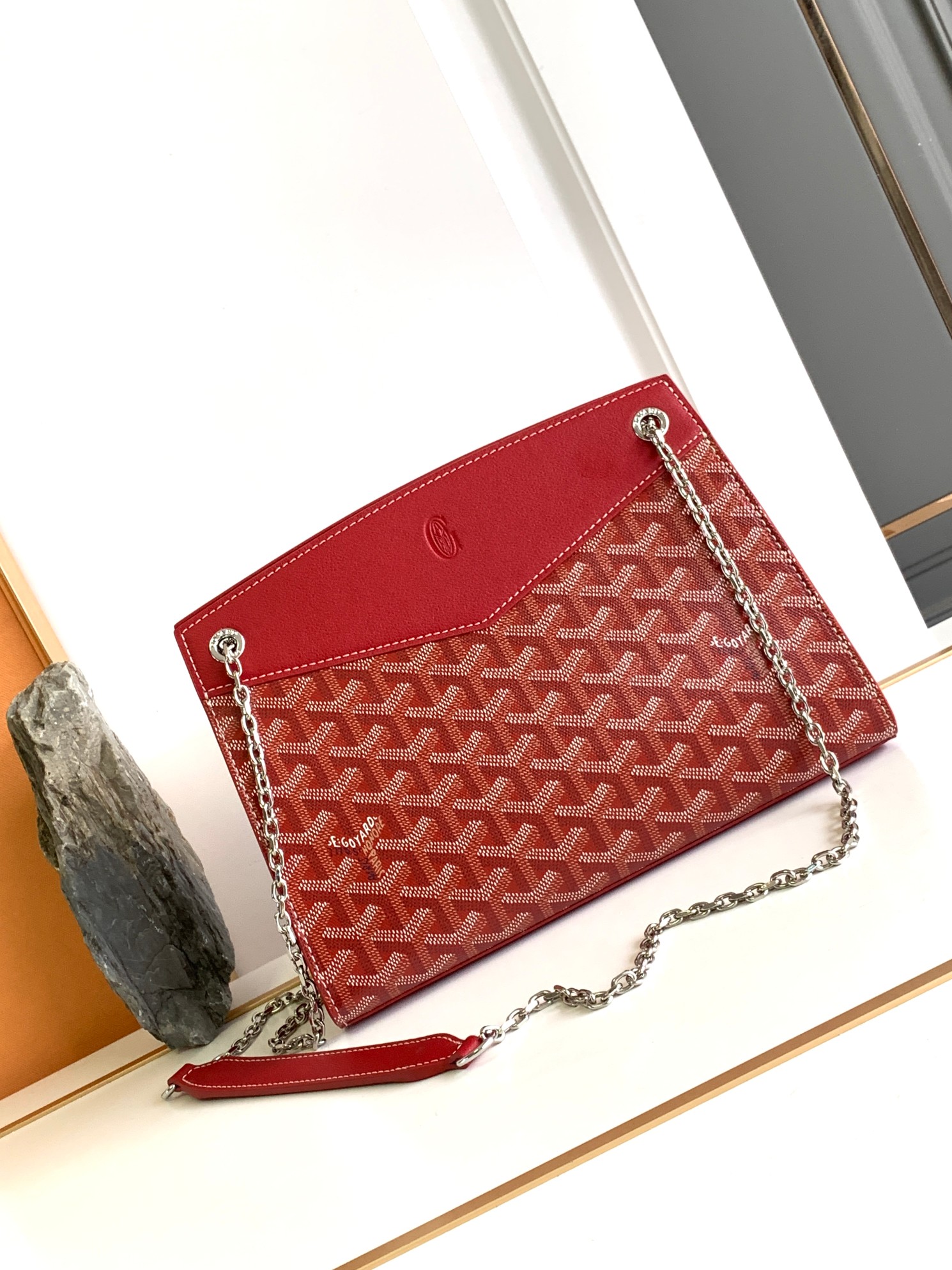 Rouette Structure PM Shoulder Bag In Red